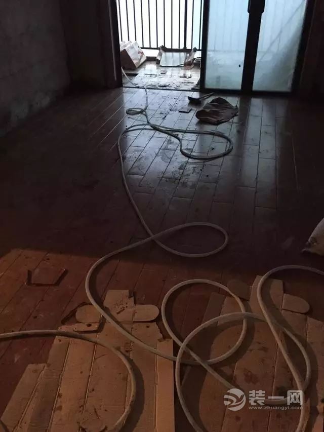 装修前毛坯房效果图